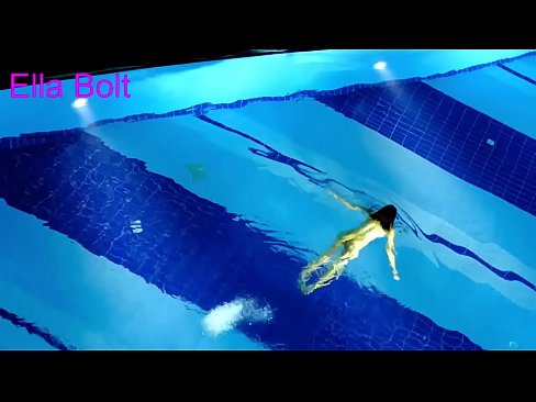 ❤️ Nu mă pot opri din privit, tânără blondă surprinsă înotând goală în piscina stațiunii ELLA BOLT ❤❌   at ro.corona-pass.ru ❌️